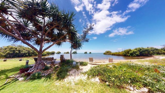 Palazzo on the Beach - Beachmere