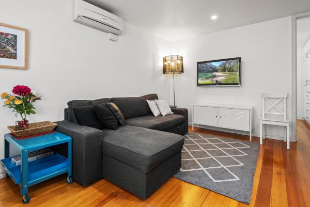 Convenient Apartment in heart of Carlton