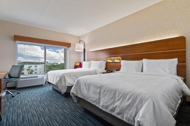 Holiday Inn Express & Suites Orlando- Lake Buena Vista, an IHG Hotel