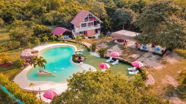 COVEÑITAS MC1P2 Cabaña amplia con Piscina tipo PLAYA, Máximo 34 Personas