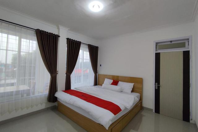 RedDoorz near Rita Super Mall Purwokerto