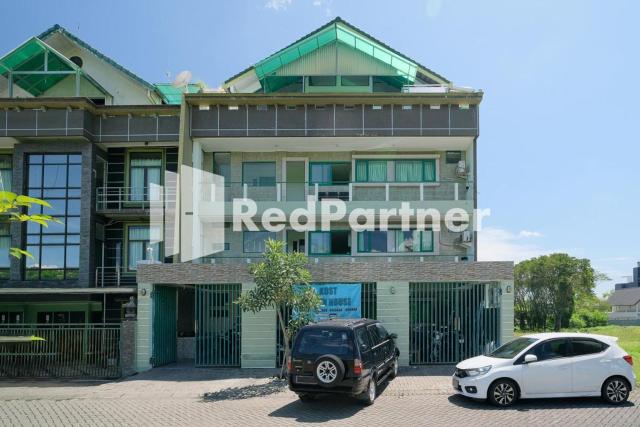 Pondok Hijau Syariah Mitra RedDoorz At Citraland Surabaya