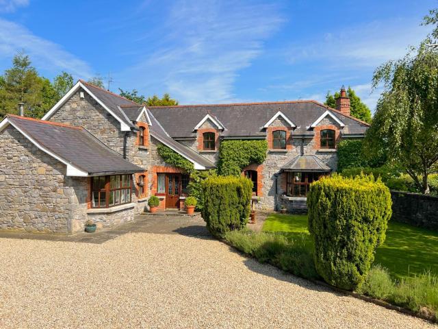 Beautiful Countryside House with Jacuzzi close to Dublin City