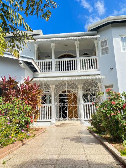 5-Bed Villa and pool in Runaway Bay Jamaica