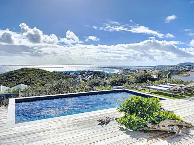 Villa Atao, sublime view of Orient Bay and the islands