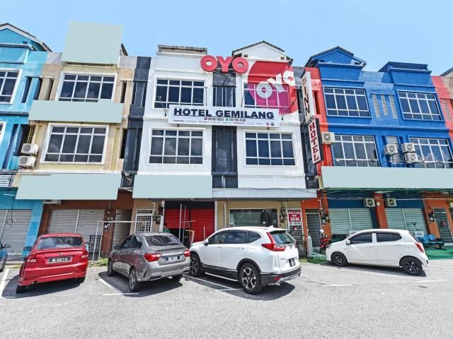 Super OYO 90364 Hotel Gemilang