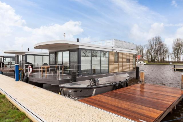 Welcome in - Houseboat 'Elysium' met eigen aanlegsteiger Sneek - Offingawier