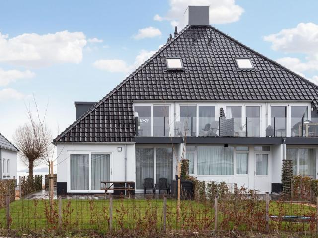 Modern flat at the Sneekermeer lake