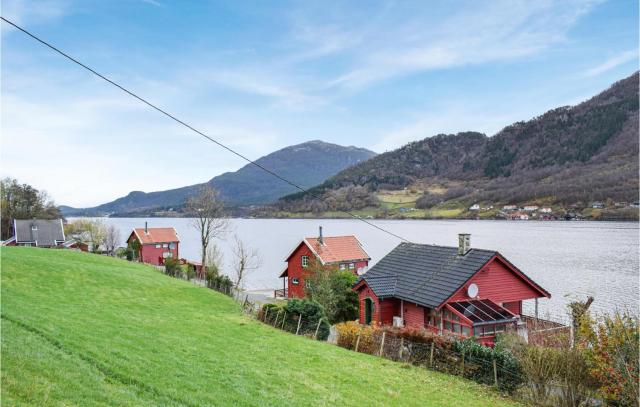 Nice Home In Ølensvåg With Kitchen