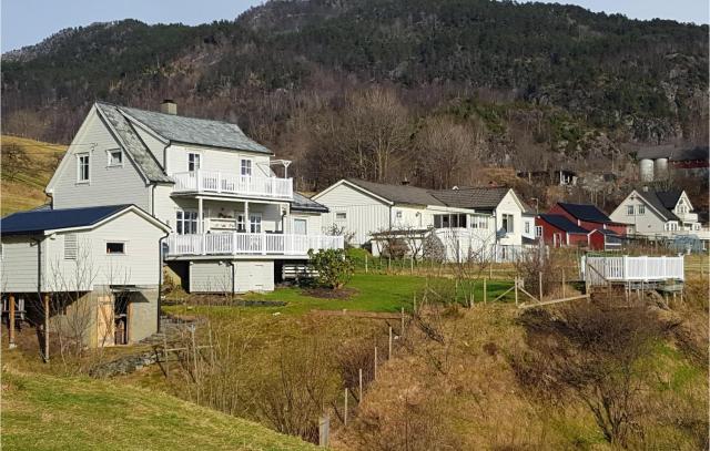 Lovely Home In Utåker With Wifi