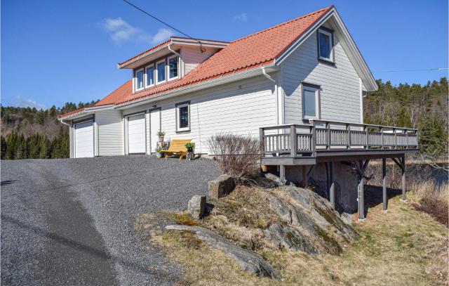 Awesome Apartment In Risør With Lake View