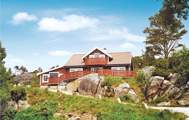 Beautiful Home In Lindesnes With Kitchen