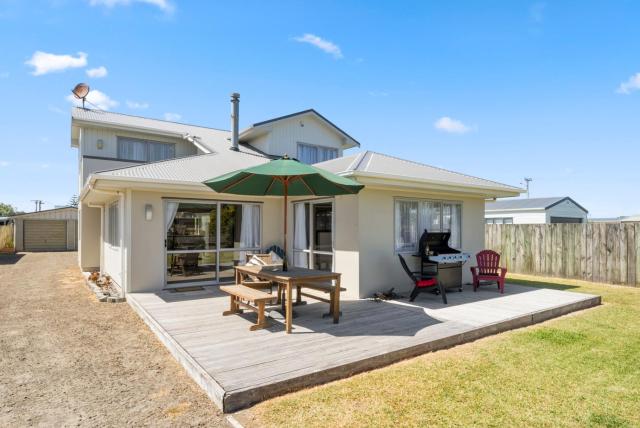 Hunia Haven - Himatangi Beach Holiday Home