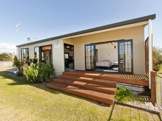 Korolevu Beach House - Whangamata Holiday Home