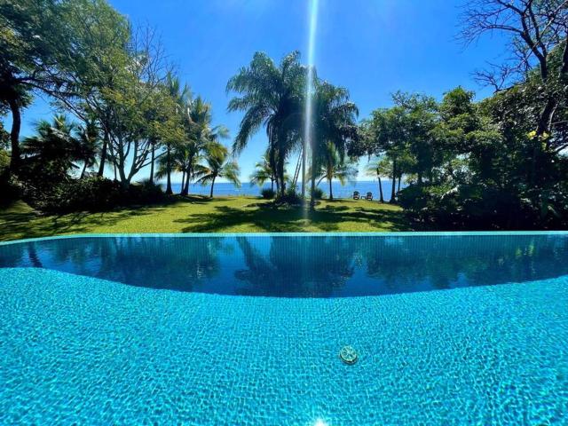 Stunning Oceanfront 4-Bdrm Villa w/ Infinity Pool