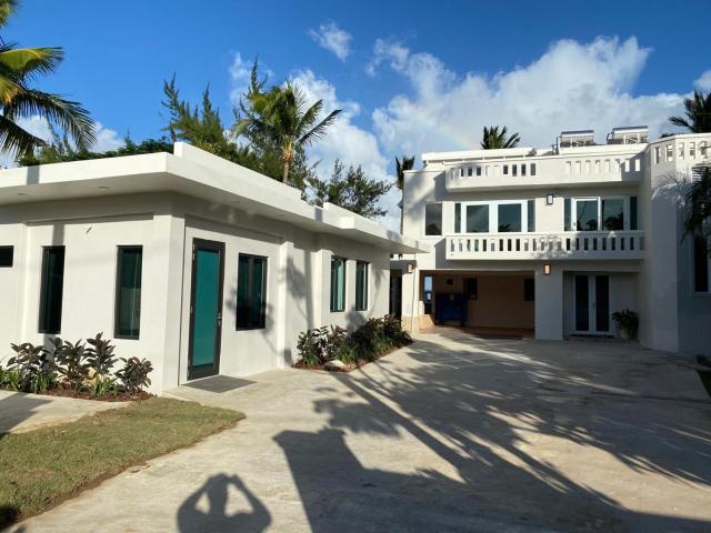 Newly Renovated 8 Bedroom Ocean Front Villa with Pool