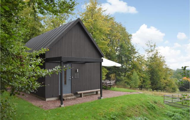 Lovely Home In Östra Sönnarslöv With Kitchen