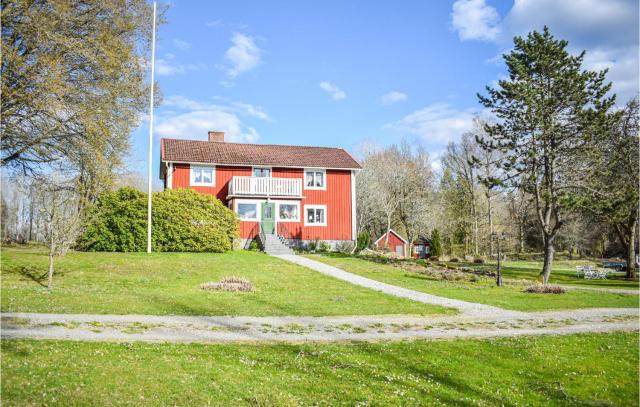 3 Bedroom Amazing Home In Lönashult