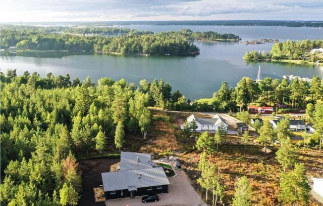 Beautiful Home In Västervik With Kitchen