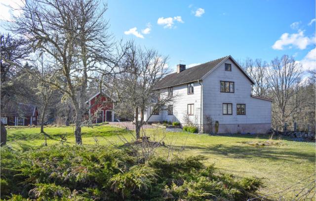 1 Bedroom Gorgeous Home In Fårbo