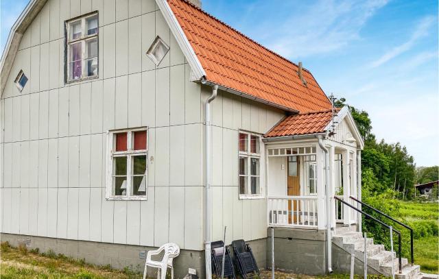 Cozy Home In Edsbruk With Kitchen