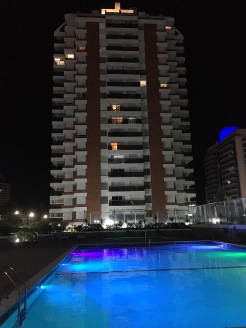 Hermoso apartamento, Torre de categoría Long Beach, en la mejor ubicación de Punta del Este