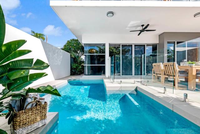 Poolside Gunya Luxury Living in Fannie Bay