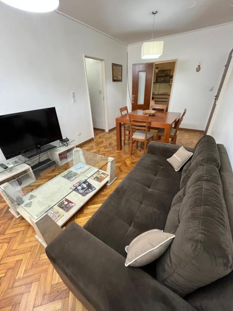 Cálido y Amplio Apartamento en Belgrano