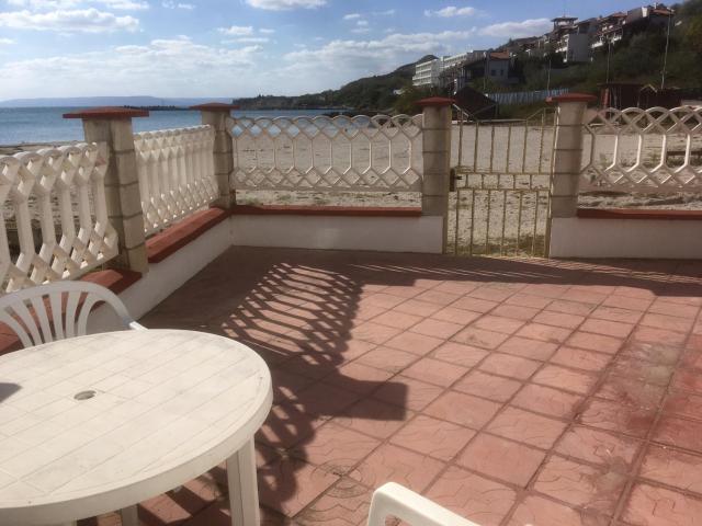 Perfect Sea View One Bedroom Apartment with gate direct on the beach