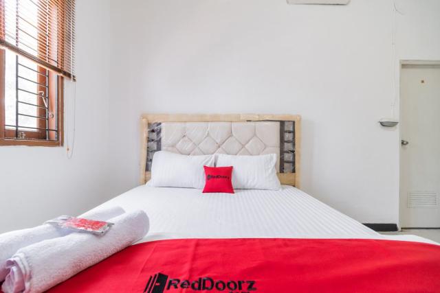 RedDoorz near Terminal Bubulak Bogor