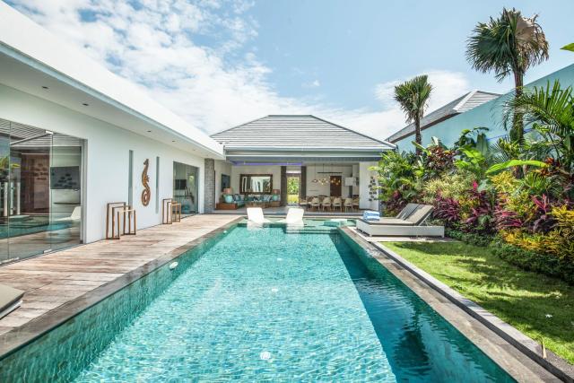 Luxury 5br Villa, Steps To Beach, Designer Chic