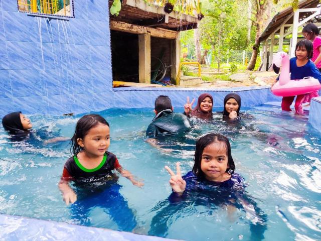 Lata Bayu Chalet - Waterfall & River with Kids Pool