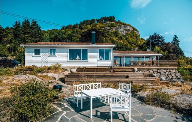 3 Bedroom Beautiful Home In Farsund