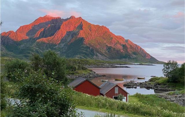 Cozy Home In Straumsjøen With Kitchen