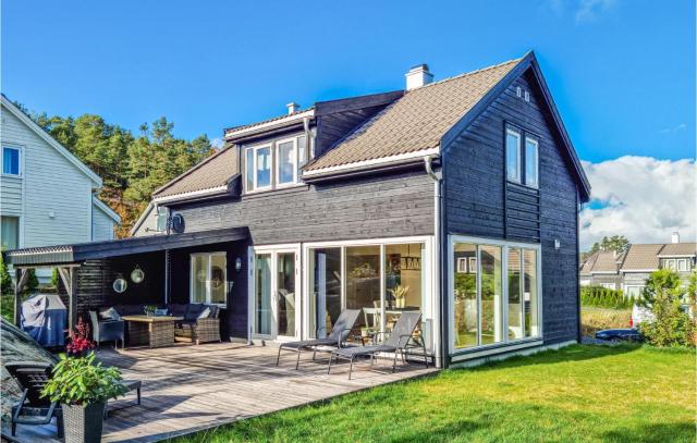 Gorgeous Home In Risør With Wifi