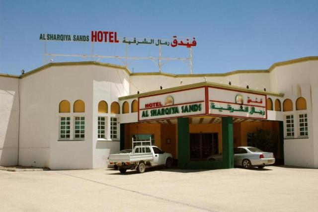 OYO 142 Al Sharqiya Sands Hotel