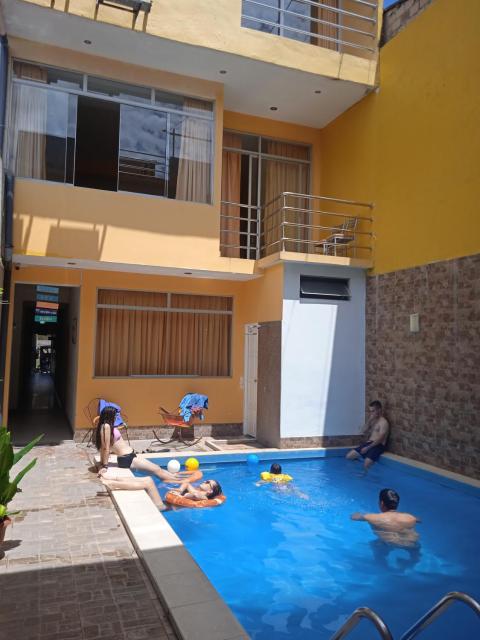 100 RV APARTMENTS IQUITOS PERU-Apartamento primer piso con ventana a piscina