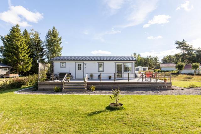 Cozy mobile home near sandy beach