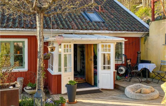 Pet Friendly Home In Västra Tunhem With Sauna