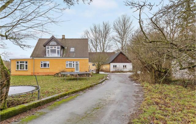 Pet Friendly Apartment In Klemensker With House A Panoramic View