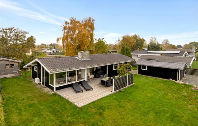 Beautiful Home In Karrebæksminde With Kitchen