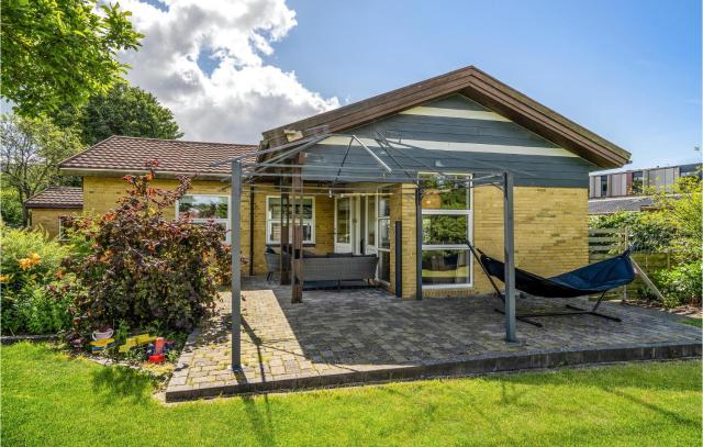 Nice Home In Billund With Kitchen