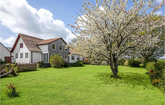 Cozy Home In Svaneke With Kitchen