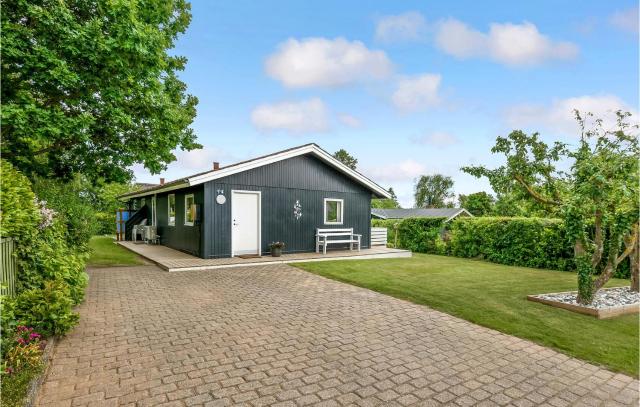 Gorgeous Home In Børkop With Kitchen