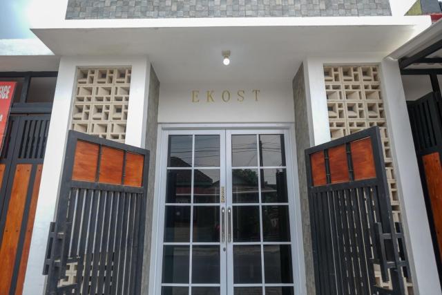 KoolKost Syariah near Luwes Gentan Park (Minimum Stay 30 Nights)