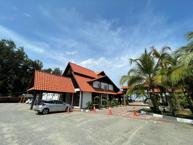 DSH Batu Burok Beach Resort