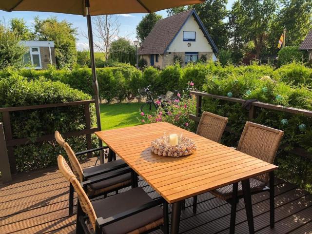 Ferienhaus mit Garten in Strandnähe am Ijsselmeer