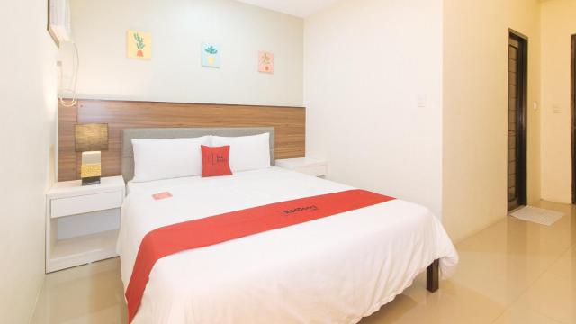 RedDoorz @ Leoncia Apartelle Mandaue City