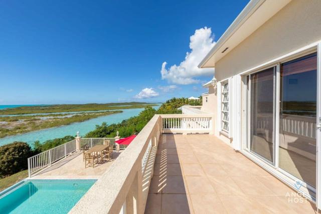 Breathtaking Chalk Sound Private Pool Sunset Villa