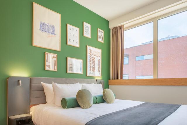 Maxhotel Amsterdam Airport Schiphol - Recently Renovated